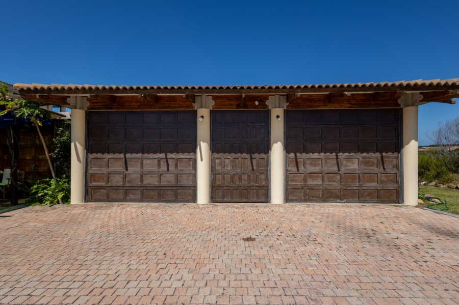 4 Bedroom Property for Sale in Whale Rock Western Cape